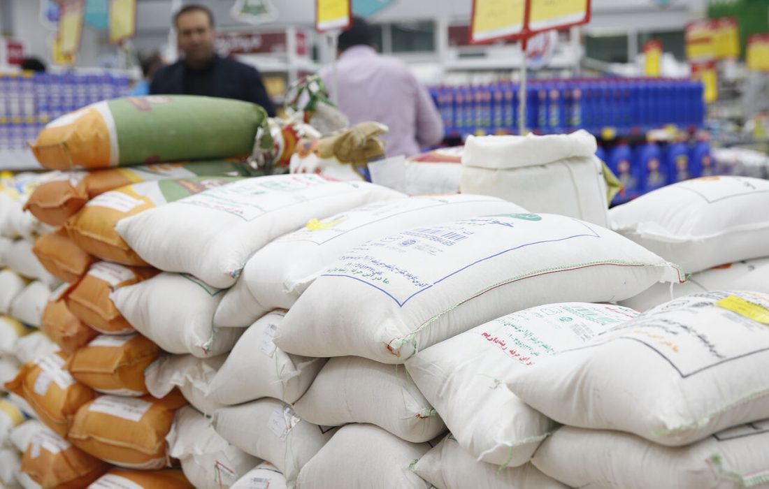 برنج های تولیدی کشاورزان خریداری و در فروشگاه های زنجیره ای عرضه می شود
